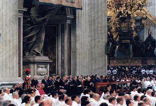 Città del Vaticano: intervento del Presidente della Repubblica alla Messa, celebrata dal Santo Padre Giovanni Paolo II, nel 50° anniversario della sua ordinazione sacerdotale