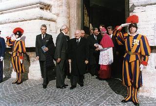 Città del Vaticano: intervento del Presidente della Repubblica alla Messa, celebrata dal Santo Padre Giovanni Paolo II, nel 50° anniversario della sua ordinazione sacerdotale