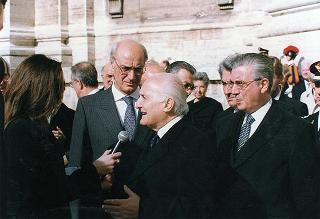 Città del Vaticano: intervento del Presidente della Repubblica alla Messa, celebrata dal Santo Padre Giovanni Paolo II, nel 50° anniversario della sua ordinazione sacerdotale
