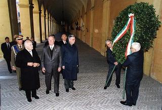 Deposizione di una corona d'alloro sulla lapide dei Caduti del Quirinale, in occasione del Giorno dell'Unità Nazionale - Palazzo del Quirinale
