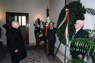 Deposizione di una corona d'alloro sulla lapide dei Caduti del Quirinale, in occasione del Giorno dell'Unità Nazionale - Palazzo del Quirinale