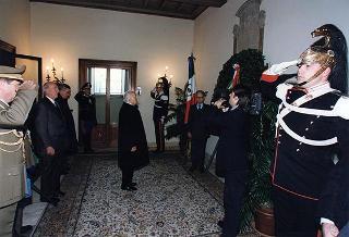 Deposizione di una corona d'alloro sulla lapide dei Caduti del Quirinale, in occasione del Giorno dell'Unità Nazionale - Palazzo del Quirinale
