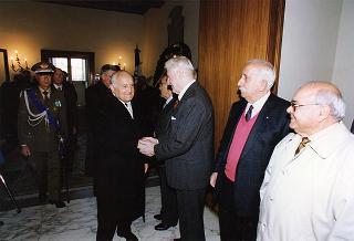 Deposizione di una corona d'alloro sulla lapide dei Caduti del Quirinale, in occasione del Giorno dell'Unità Nazionale - Palazzo del Quirinale