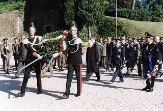 Roma, Mausoleo Ardeatino: deposizione di una corona d'alloro in occasione delle celebrazioni del Giorno dell'Unità Nazionale