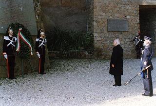 Roma, Mausoleo Ardeatino: deposizione di una corona d'alloro in occasione delle celebrazioni del Giorno dell'Unità Nazionale