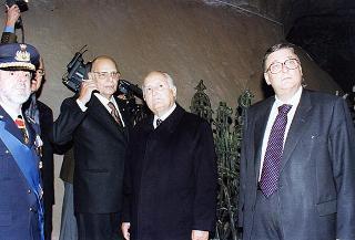 Roma, Mausoleo Ardeatino: deposizione di una corona d'alloro in occasione delle celebrazioni del Giorno dell'Unità Nazionale