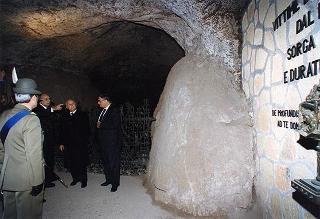 Roma, Mausoleo Ardeatino: deposizione di una corona d'alloro in occasione delle celebrazioni del Giorno dell'Unità Nazionale