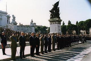 Roma, Altare della Patria: cerimonia di consegna in forma ufficiale della Bandiera all'Esercito e conferimento della M.O.V.M. e M.O.V.C. per l'attività svolta dall'Esercito in guerra e in pace
