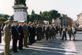 Roma, Altare della Patria: cerimonia di consegna in forma ufficiale della Bandiera all'Esercito e conferimento della M.O.V.M. e M.O.V.C. per l'attività svolta dall'Esercito in guerra e in pace
