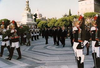 Roma, Altare della Patria: cerimonia di consegna in forma ufficiale della Bandiera all'Esercito e conferimento della M.O.V.M. e M.O.V.C. per l'attività svolta dall'Esercito in guerra e in pace