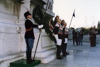 Roma, Altare della Patria: cerimonia di consegna in forma ufficiale della Bandiera all'Esercito e conferimento della M.O.V.M. e M.O.V.C. per l'attività svolta dall'Esercito in guerra e in pace