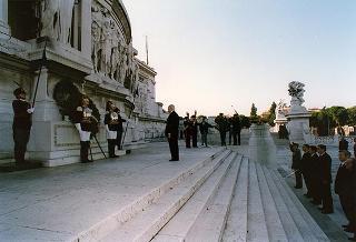 Roma, Altare della Patria: cerimonia di consegna in forma ufficiale della Bandiera all'Esercito e conferimento della M.O.V.M. e M.O.V.C. per l'attività svolta dall'Esercito in guerra e in pace