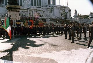 Roma, Altare della Patria: cerimonia di consegna in forma ufficiale della Bandiera all'Esercito e conferimento della M.O.V.M. e M.O.V.C. per l'attività svolta dall'Esercito in guerra e in pace