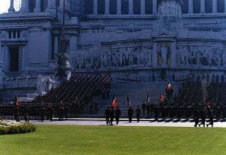 Roma, Altare della Patria: cerimonia di consegna in forma ufficiale della Bandiera all'Esercito e conferimento della M.O.V.M. e M.O.V.C. per l'attività svolta dall'Esercito in guerra e in pace