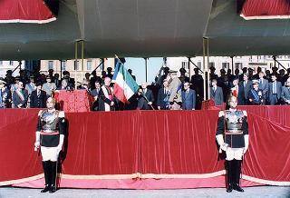 Roma, Altare della Patria: cerimonia di consegna in forma ufficiale della Bandiera all'Esercito e conferimento della M.O.V.M. e M.O.V.C. per l'attività svolta dall'Esercito in guerra e in pace