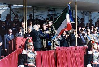 Roma, Altare della Patria: cerimonia di consegna in forma ufficiale della Bandiera all'Esercito e conferimento della M.O.V.M. e M.O.V.C. per l'attività svolta dall'Esercito in guerra e in pace