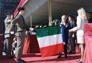 Roma, Altare della Patria: cerimonia di consegna in forma ufficiale della Bandiera all'Esercito e conferimento della M.O.V.M. e M.O.V.C. per l'attività svolta dall'Esercito in guerra e in pace