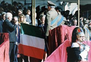 Roma, Altare della Patria: cerimonia di consegna in forma ufficiale della Bandiera all'Esercito e conferimento della M.O.V.M. e M.O.V.C. per l'attività svolta dall'Esercito in guerra e in pace