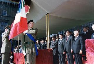 Roma, Altare della Patria: cerimonia di consegna in forma ufficiale della Bandiera all'Esercito e conferimento della M.O.V.M. e M.O.V.C. per l'attività svolta dall'Esercito in guerra e in pace