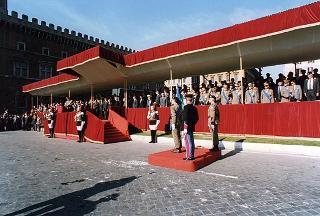 Roma, Altare della Patria: cerimonia di consegna in forma ufficiale della Bandiera all'Esercito e conferimento della M.O.V.M. e M.O.V.C. per l'attività svolta dall'Esercito in guerra e in pace