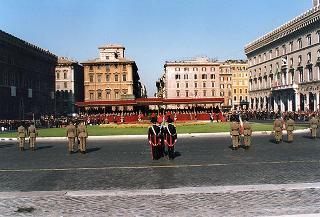 Roma, Altare della Patria: cerimonia di consegna in forma ufficiale della Bandiera all'Esercito e conferimento della M.O.V.M. e M.O.V.C. per l'attività svolta dall'Esercito in guerra e in pace