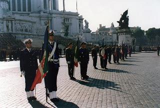 Roma, Altare della Patria: cerimonia di consegna in forma ufficiale della Bandiera all'Esercito e conferimento della M.O.V.M. e M.O.V.C. per l'attività svolta dall'Esercito in guerra e in pace
