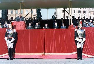 Roma, Altare della Patria: cerimonia di consegna in forma ufficiale della Bandiera all'Esercito e conferimento della M.O.V.M. e M.O.V.C. per l'attività svolta dall'Esercito in guerra e in pace