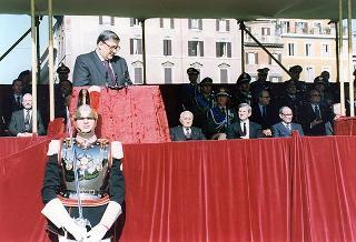 Roma, Altare della Patria: cerimonia di consegna in forma ufficiale della Bandiera all'Esercito e conferimento della M.O.V.M. e M.O.V.C. per l'attività svolta dall'Esercito in guerra e in pace