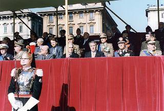 Roma, Altare della Patria: cerimonia di consegna in forma ufficiale della Bandiera all'Esercito e conferimento della M.O.V.M. e M.O.V.C. per l'attività svolta dall'Esercito in guerra e in pace