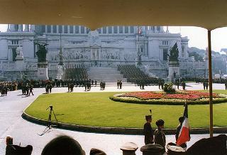 Roma, Altare della Patria: cerimonia di consegna in forma ufficiale della Bandiera all'Esercito e conferimento della M.O.V.M. e M.O.V.C. per l'attività svolta dall'Esercito in guerra e in pace