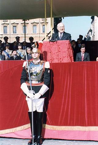 Roma, Altare della Patria: cerimonia di consegna in forma ufficiale della Bandiera all'Esercito e conferimento della M.O.V.M. e M.O.V.C. per l'attività svolta dall'Esercito in guerra e in pace