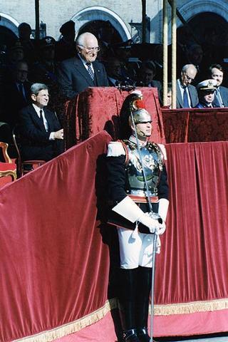 Roma, Altare della Patria: cerimonia di consegna in forma ufficiale della Bandiera all'Esercito e conferimento della M.O.V.M. e M.O.V.C. per l'attività svolta dall'Esercito in guerra e in pace