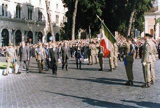 Roma, Altare della Patria: cerimonia di consegna in forma ufficiale della Bandiera all'Esercito e conferimento della M.O.V.M. e M.O.V.C. per l'attività svolta dall'Esercito in guerra e in pace