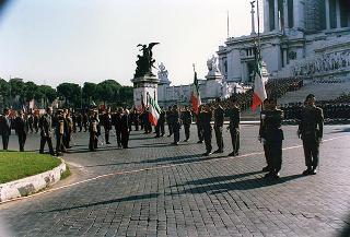 Roma, Altare della Patria: cerimonia di consegna in forma ufficiale della Bandiera all'Esercito e conferimento della M.O.V.M. e M.O.V.C. per l'attività svolta dall'Esercito in guerra e in pace
