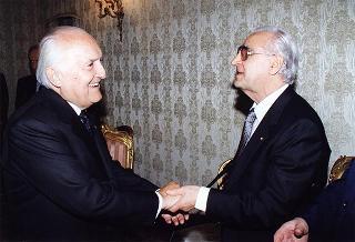 Prof. Tommaso Daniele, presidente dell'Unione italiana ciechi, con il Consiglio direttivo