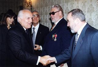 Prof. Tommaso Daniele, presidente dell'Unione italiana ciechi, con il Consiglio direttivo