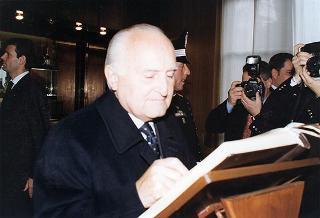 Roma: intervento del Presidente della Repubblica alla Scuola ufficiali carabinieri, in occasione dell'inaugurazione dell'anno accademico 1996-1997
