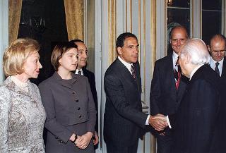 Signora Ernestina Herrera de Noble, direttore del quotidiano argentino "Clarin", ed alcuni collaboratori