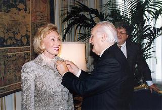 Signora Ernestina Herrera de Noble, direttore del quotidiano argentino "Clarin", ed alcuni collaboratori