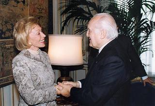 Signora Ernestina Herrera de Noble, direttore del quotidiano argentino "Clarin", ed alcuni collaboratori
