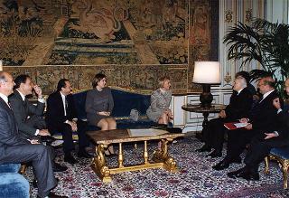 Signora Ernestina Herrera de Noble, direttore del quotidiano argentino "Clarin", ed alcuni collaboratori