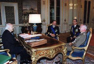 Cap. vasc. Piero Carpi e cap. vasc. Attilio Gambino, consiglieri militari aggiunti del Presidente della Repubblica e assistenti militari della Marina, rispettivamente uscente e d entrante
