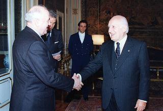 Michail Gorbaciov, presidente della Fondazione internazionale di studi socio-economici e politici, con alcuni esponenti della Fondazione
