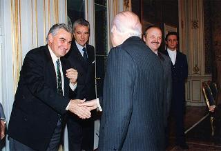 Michail Gorbaciov, presidente della Fondazione internazionale di studi socio-economici e politici, con alcuni esponenti della Fondazione