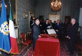 Giuramento del nuovo ministro per i lavori pubblici del Gabinetto Prodi, prof. Paolo Costa