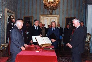 Giuramento del nuovo ministro per i lavori pubblici del Gabinetto Prodi, prof. Paolo Costa