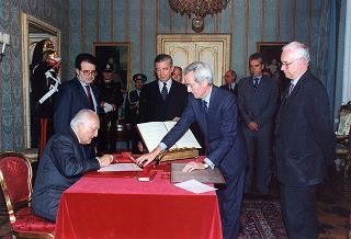 Giuramento del nuovo ministro per i lavori pubblici del Gabinetto Prodi, prof. Paolo Costa