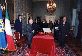 Giuramento del nuovo ministro per i lavori pubblici del Gabinetto Prodi, prof. Paolo Costa