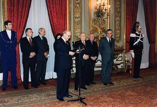 Esponenti del Centro nazionale per la bontà nella scuola, il Comitato promotore ed i vincitori del 46° Premio nazionale "Livio Tempesta"