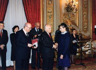 Esponenti del Centro nazionale per la bontà nella scuola, il Comitato promotore ed i vincitori del 46° Premio nazionale "Livio Tempesta"